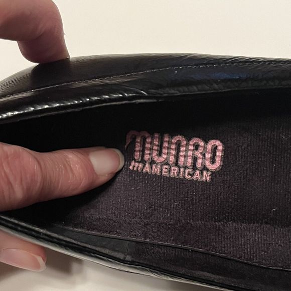 MUNRO American Brook M250088 Black Loafers Brown Snake Patent Leather Sz 7 W - Picture 9 of 11